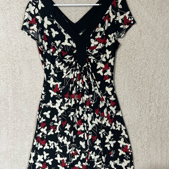 Maggie L. Dresses & Skirts - Maggie L black white & red floral dress cap sleeves women's S 10 Wedding Career